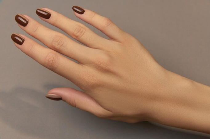 light brown nails